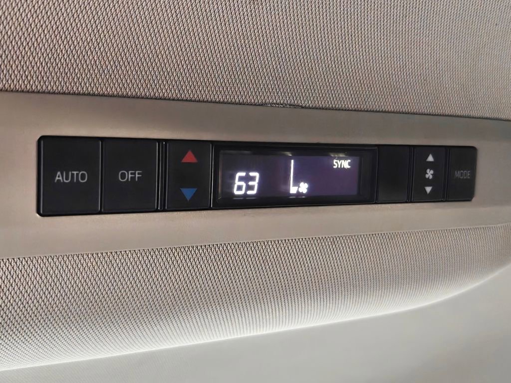 Used 2021 Toyota Sienna LE FWD image 27