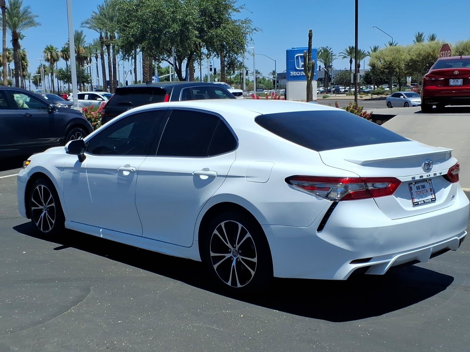 Used 2018 Toyota Camry SE FWD image 6