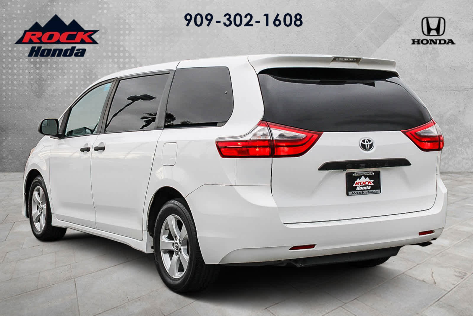 Used 2020 Toyota Sienna L image 6