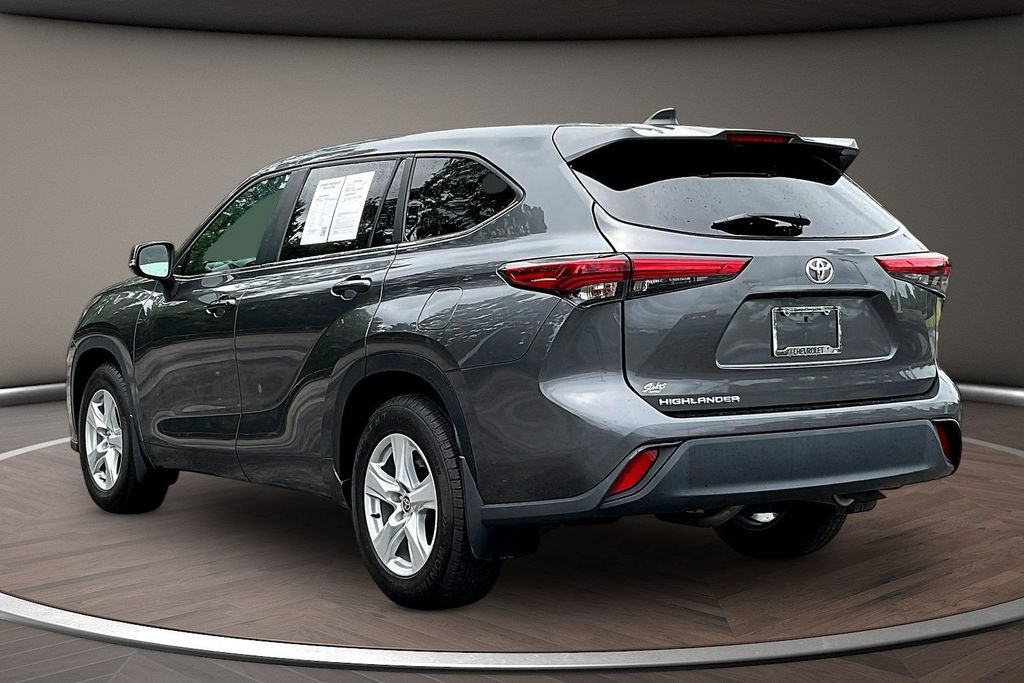Used 2023 Toyota Highlander L FWD image 5