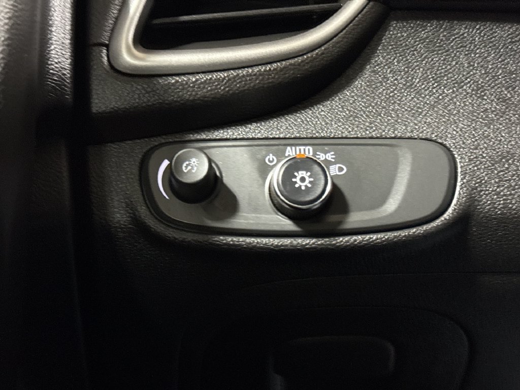 Used 2020 Chevrolet Trax LT FWD image 18