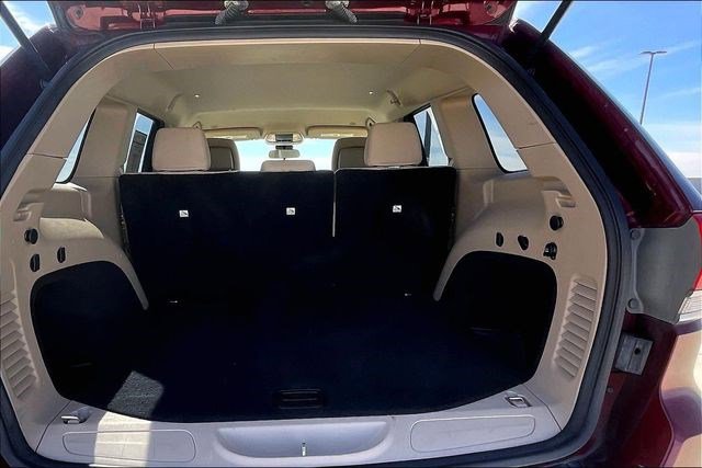 Used 2019 Jeep Grand Cherokee Laredo image 33