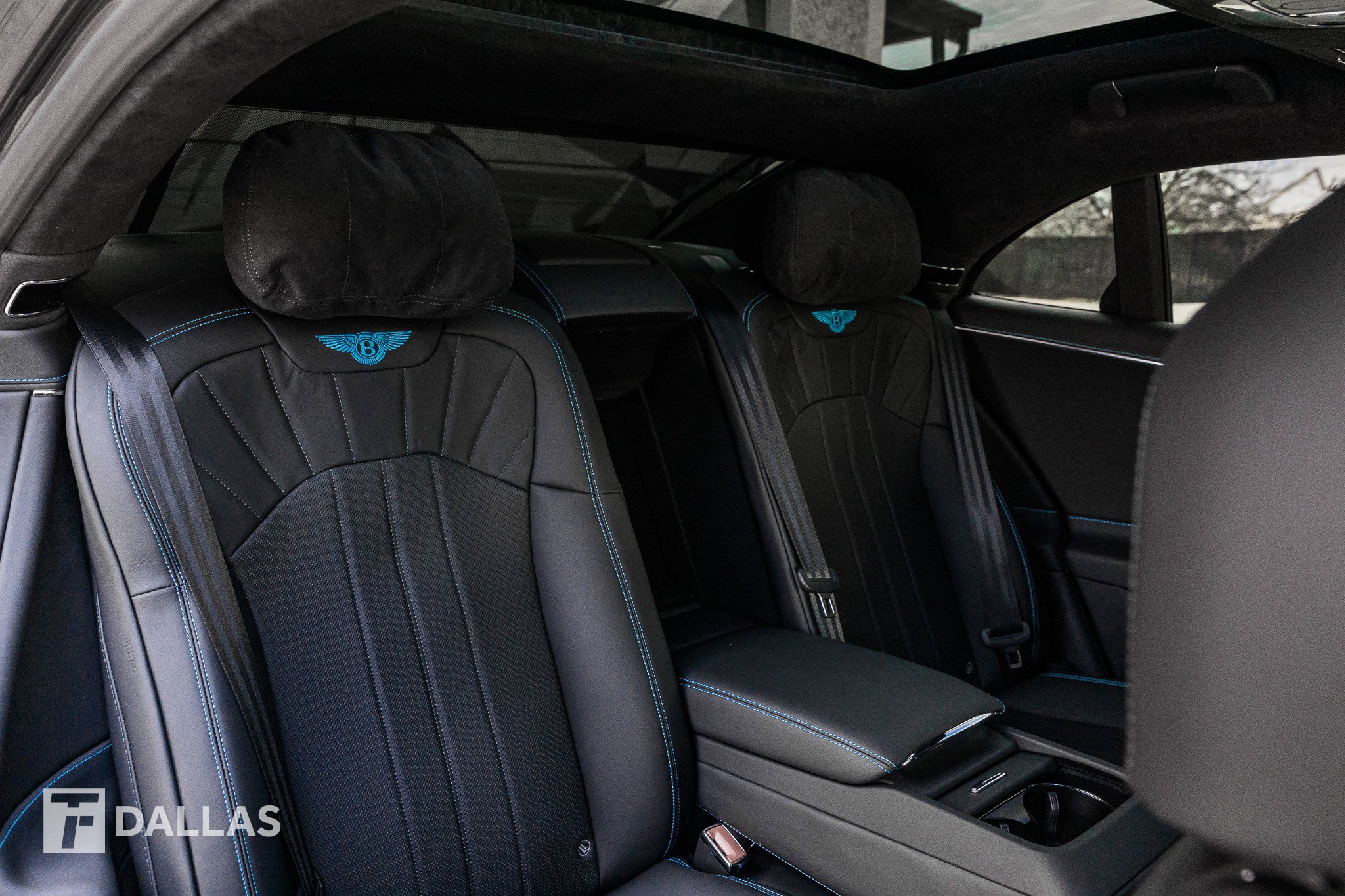 Used 2024 Bentley Flying Spur V8 image 36