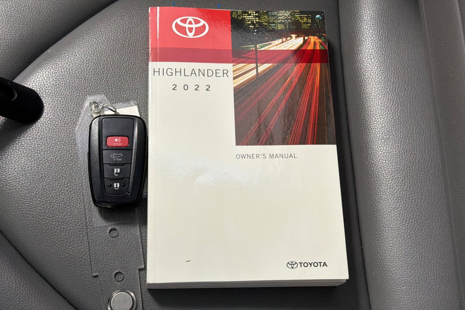 Used 2022 Toyota Highlander XLE AWD/4WD image 13