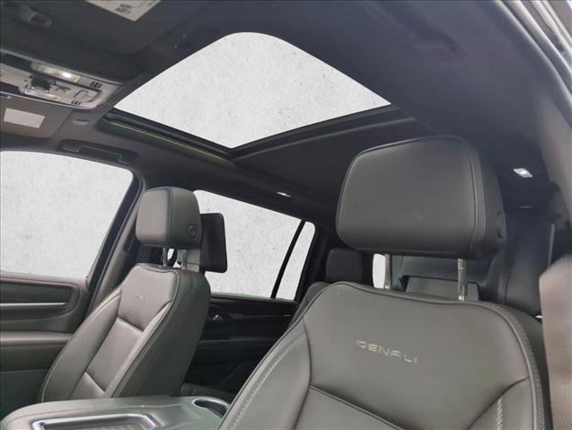 Used 2021 GMC Yukon XL Denali w/ Denali Premium Package image 24