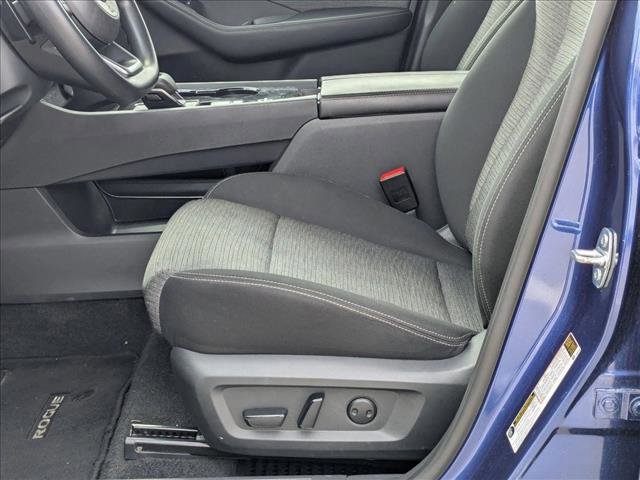 Used 2023 Nissan Rogue SV image 16