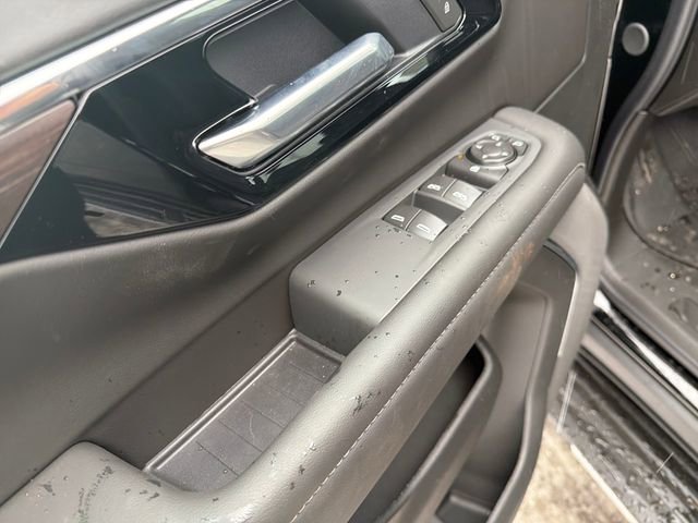 New 2026 Chevrolet Suburban LS image 12