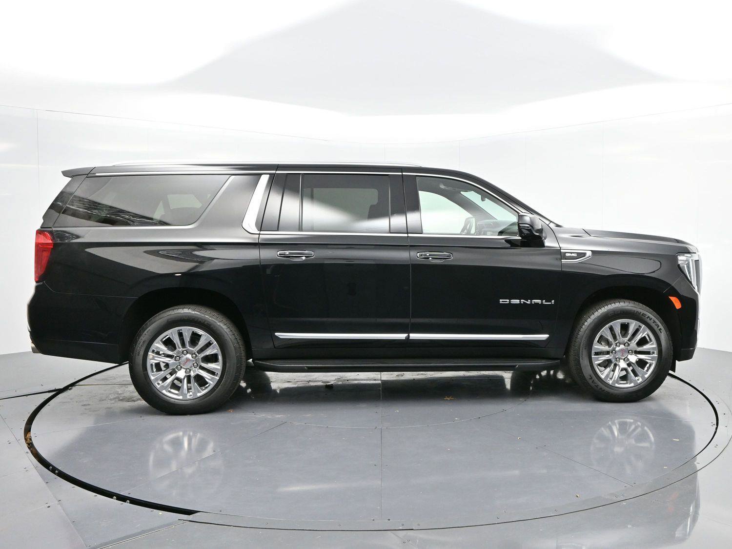 Used 2024 GMC Yukon XL Denali w/ Max Trailering Package image 8