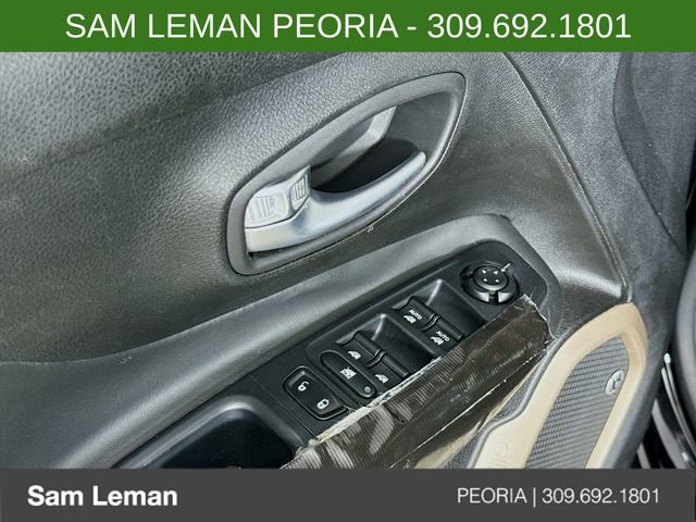 Used 2016 Jeep Renegade Limited image 18