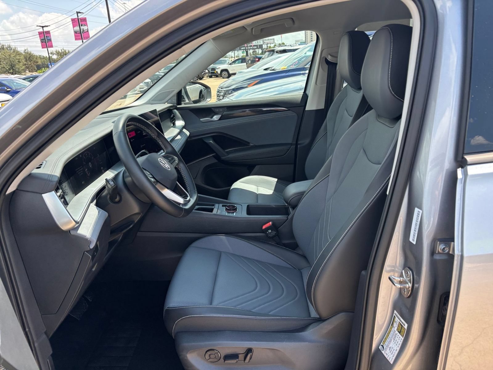 Used 2026 Volkswagen Tiguan SE AWD/4WD image 28