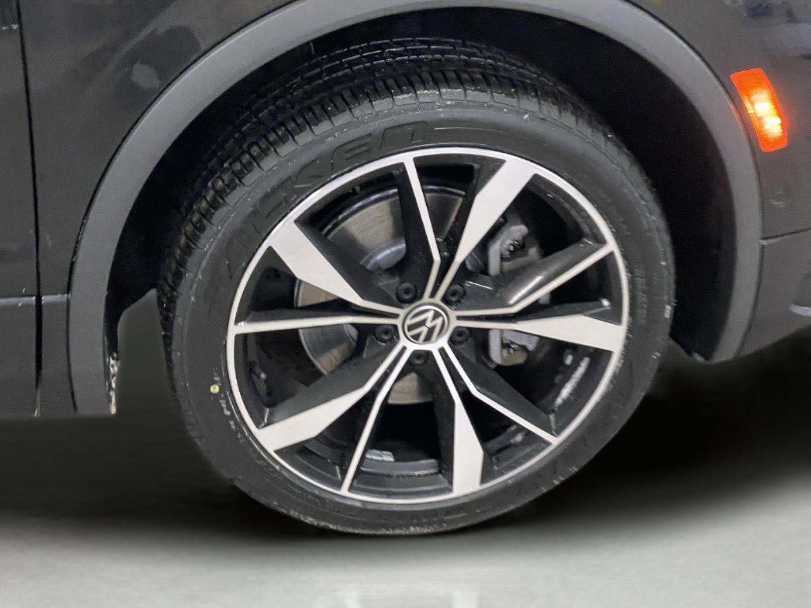 Used 2023 Volkswagen Tiguan SEL R-Line image 11