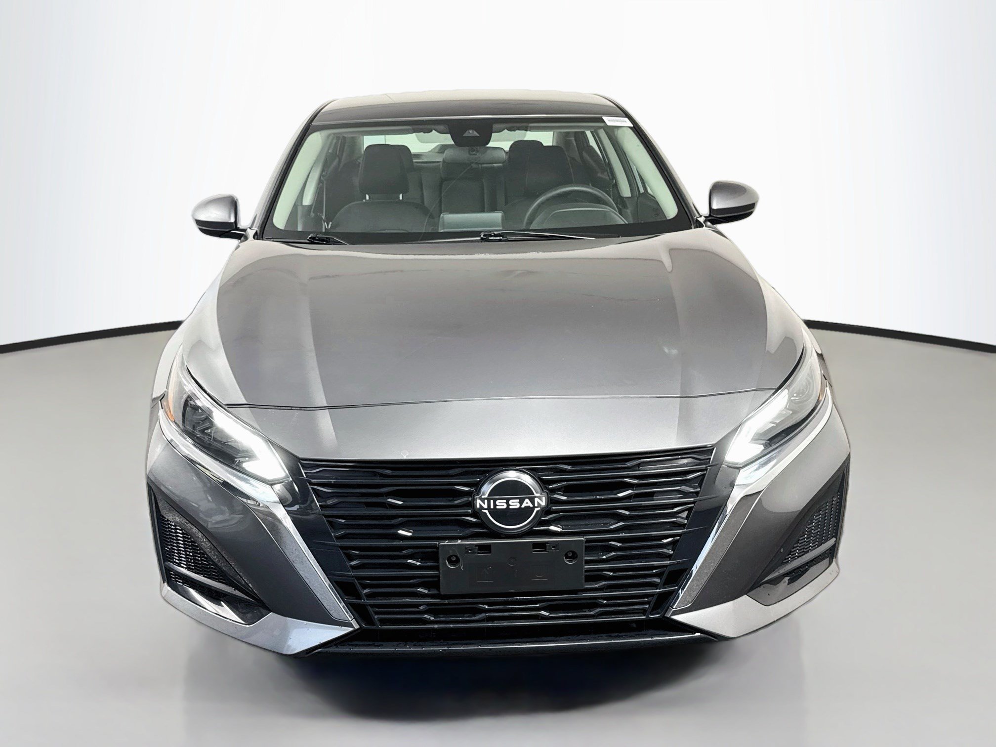 Used 2023 Nissan Altima 2.5 SV FWD image 2