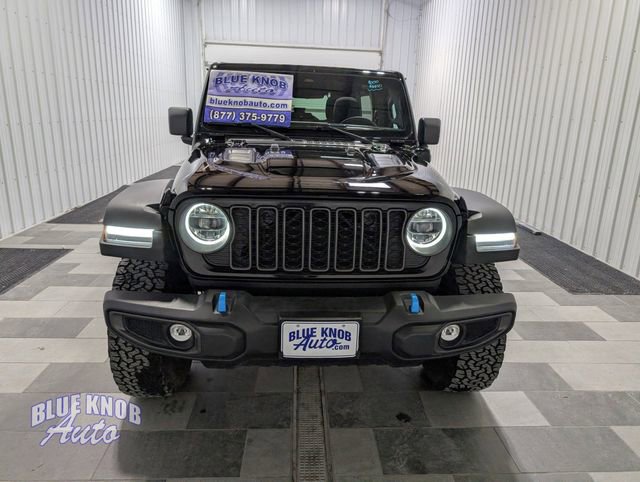 Used 2025 Jeep Wrangler Unlimited Rubicon 4xe w/ Convenience Group AWD/4WD image 6
