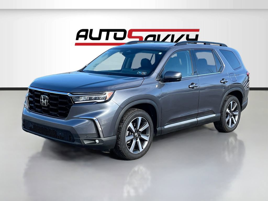 Used 2025 Honda Pilot Touring image 3