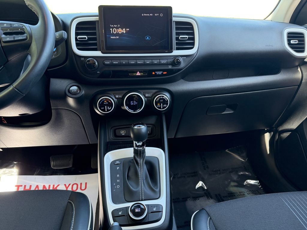 Used 2023 Hyundai Venue Limited FWD image 11