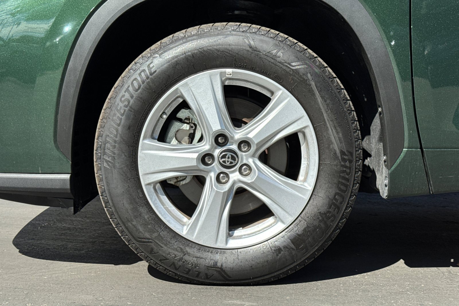 Used 2024 Toyota Highlander LE image 28