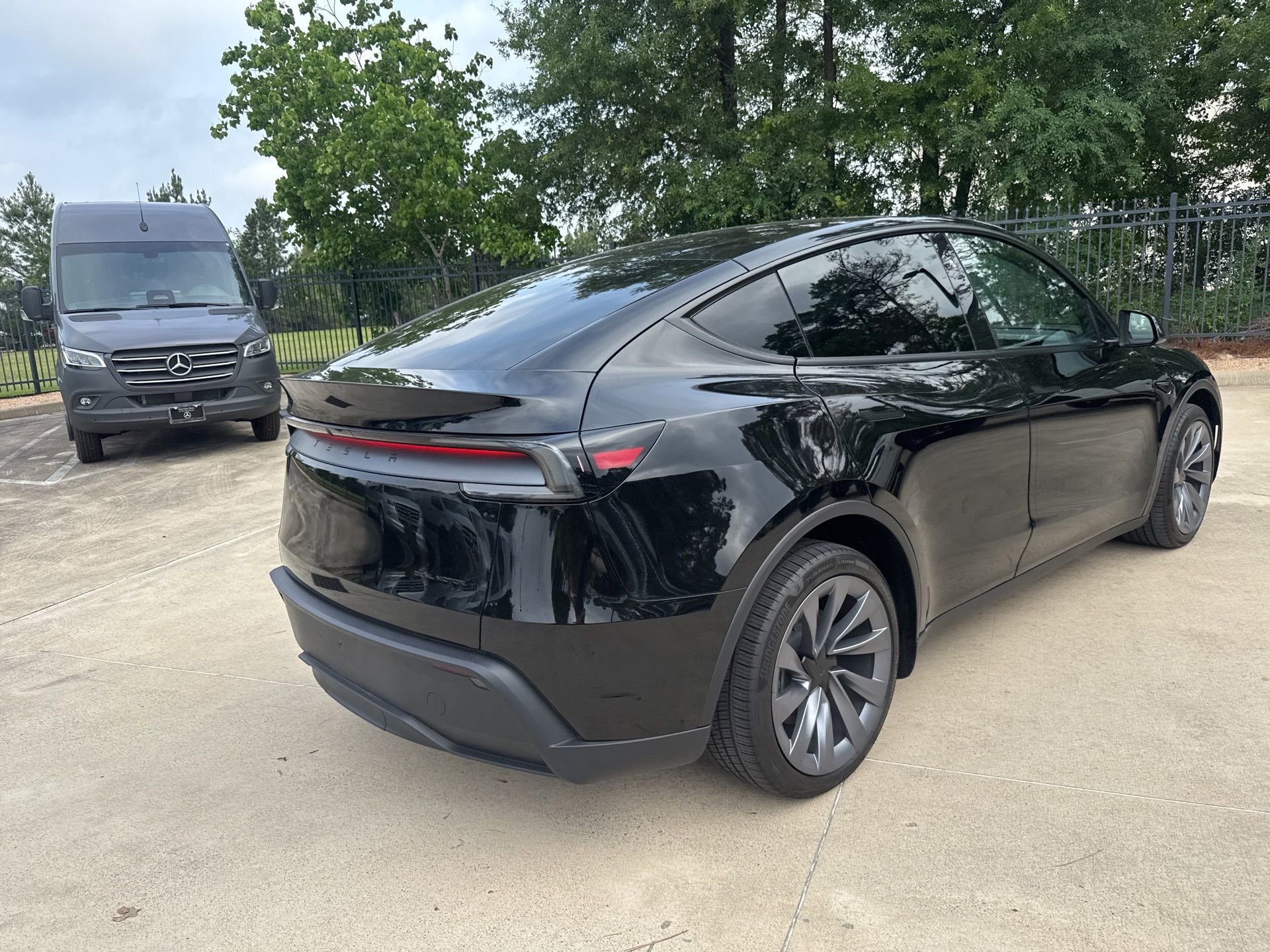 Used 2026 Tesla Model Y Long Range AWD/4WD image 4