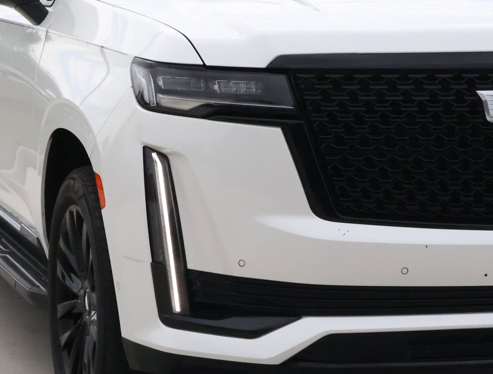 Used 2022 Cadillac Escalade ESV Premium Luxury AWD/4WD image 9