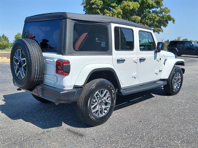 Certified 2025 Jeep Wrangler Unlimited Sahara AWD/4WD image 18