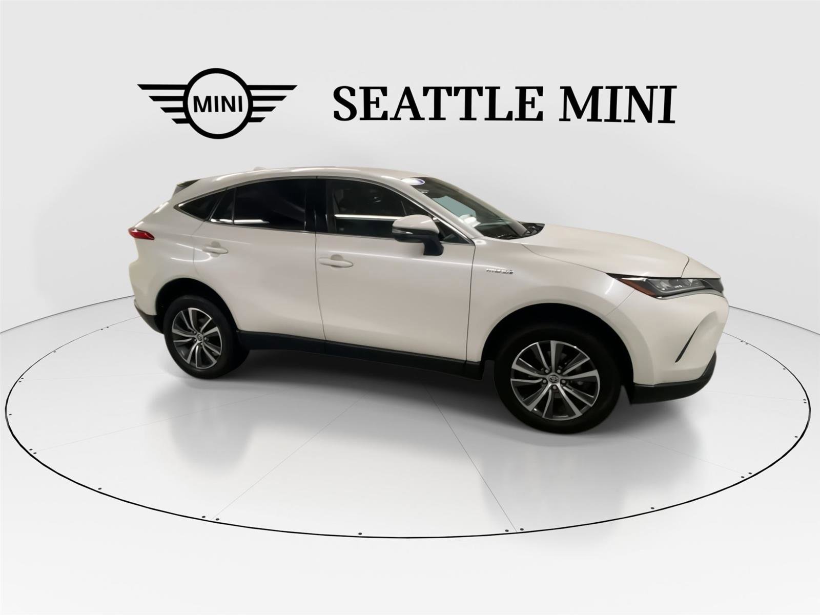 Used 2021 Toyota Venza LE w/ Carpet Mat Package (TMS) AWD/4WD image 13
