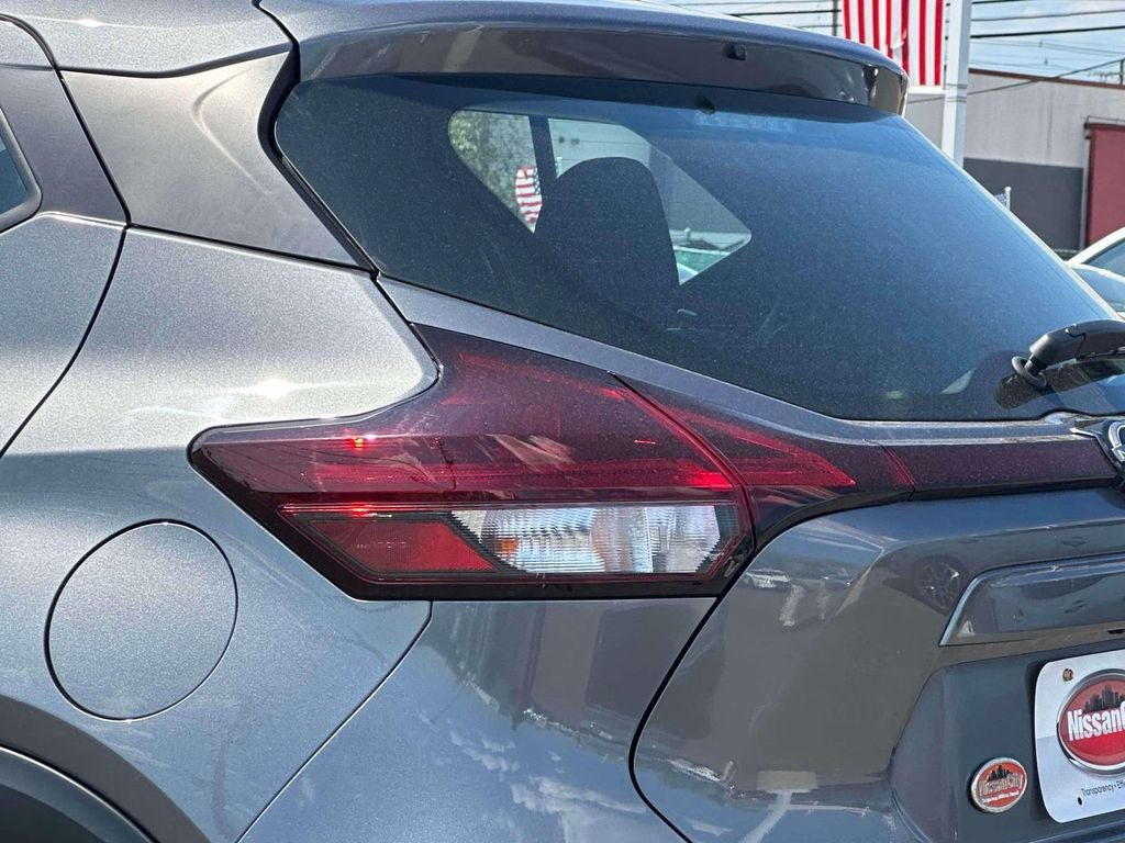 Used 2023 Nissan Kicks SV FWD image 9