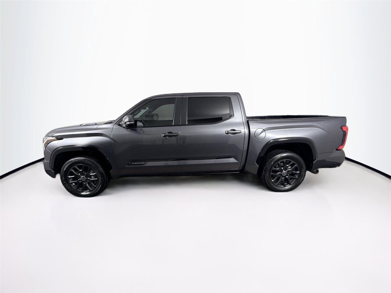 Used 2024 Toyota Tundra Platinum AWD/4WD image 9