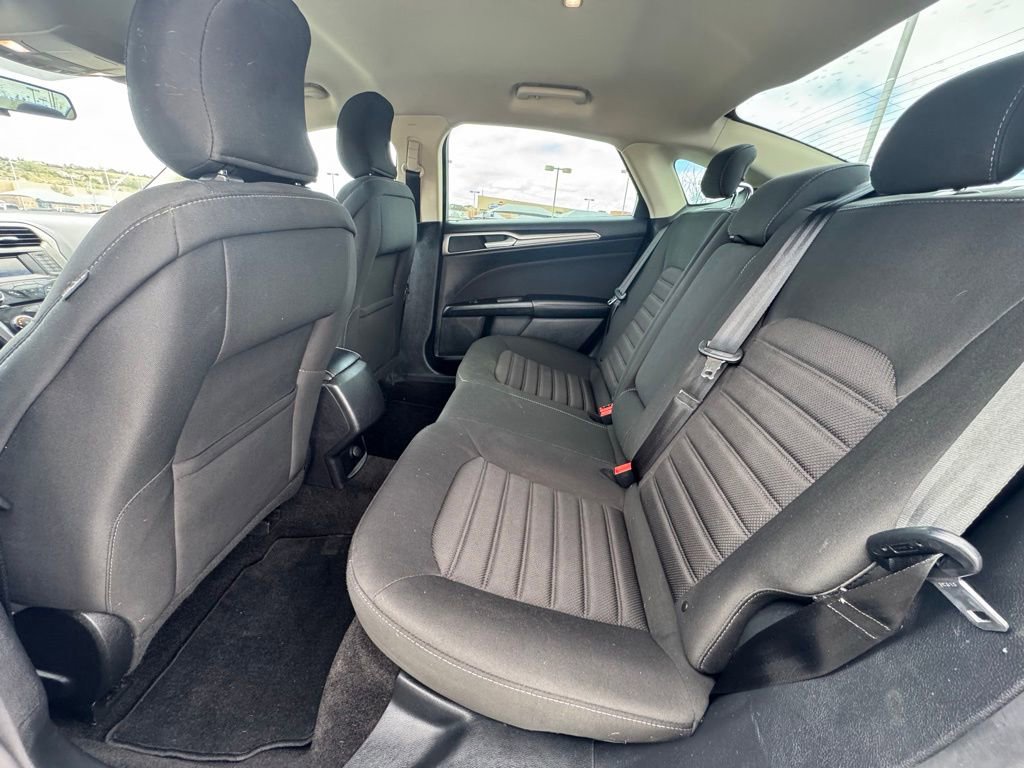 Used 2018 Ford Fusion SE FWD image 13