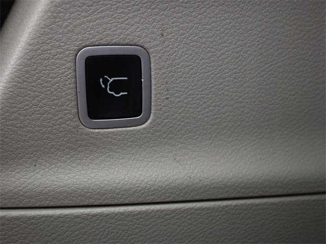 Used 2023 Chrysler Pacifica Touring-L image 25