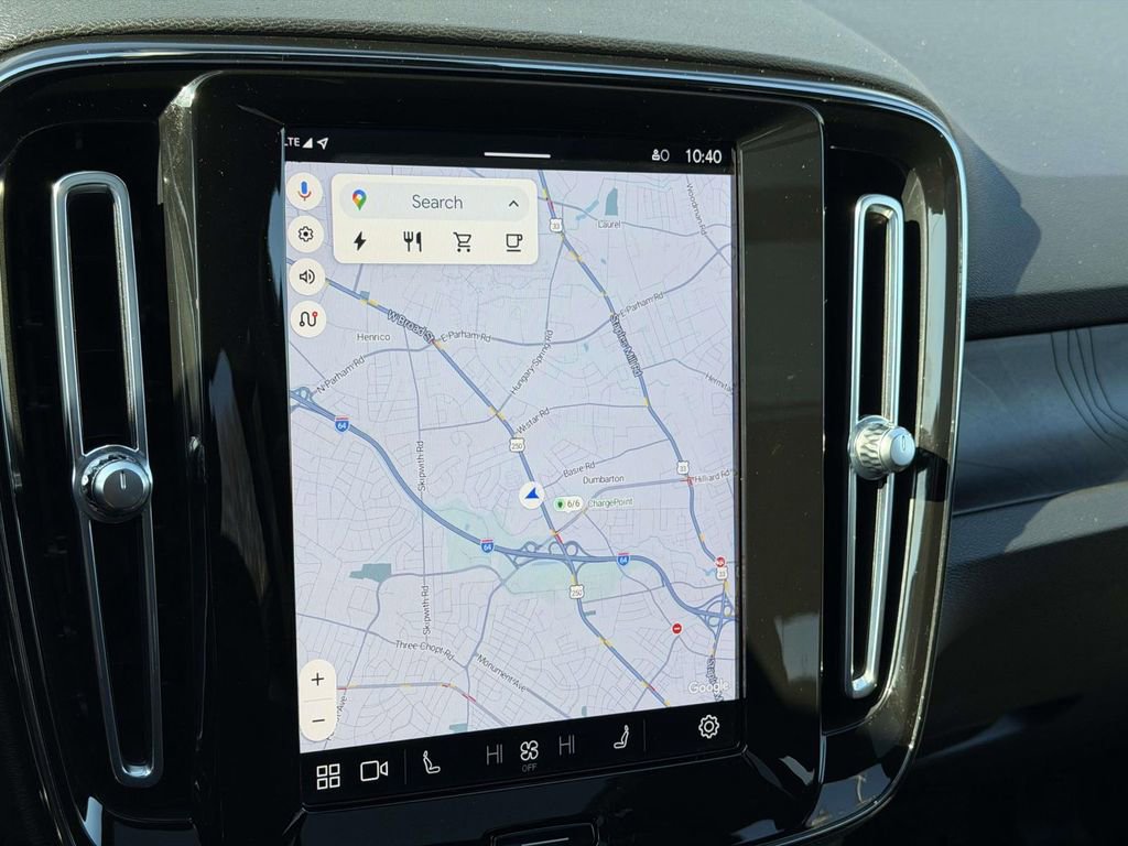 Used 2023 Volvo XC40 Recharge Plus image 3