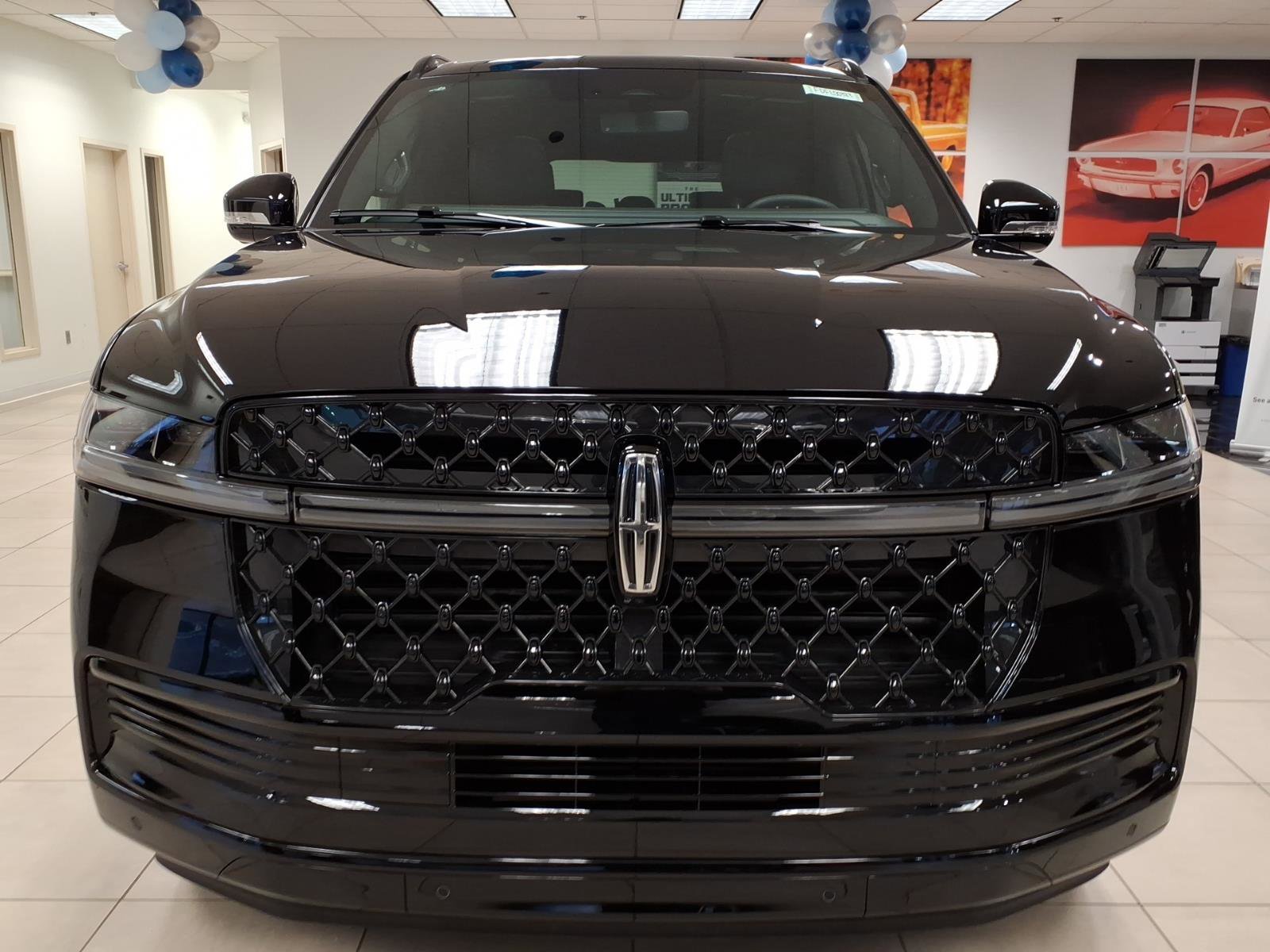 New 2026 Lincoln Navigator L Reserve w/ Jet Appearance Package AWD/4WD image 2