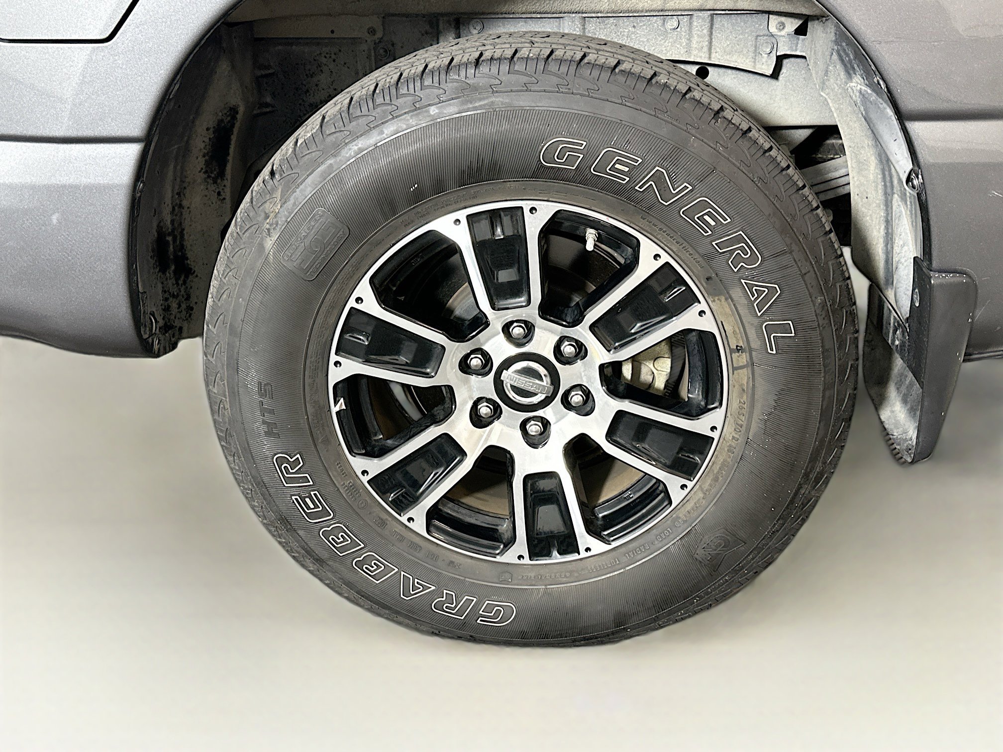Used 2022 Nissan Titan SV w/ Accessory Utility Package RWD image 11