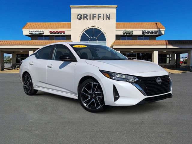 Used 2025 Nissan Sentra SR w/ SR Premium Package image 2