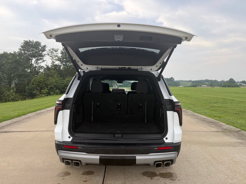 Used 2026 Chevrolet Traverse LT w/ Driver Confidence Package FWD image 6
