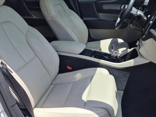 Used 2023 Volvo XC40 B5 Plus w/ Driver Assist Package AWD/4WD image 20