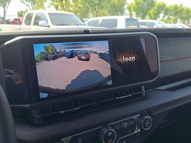 Used 2025 Jeep Wrangler Unlimited Rubicon AWD/4WD image 17