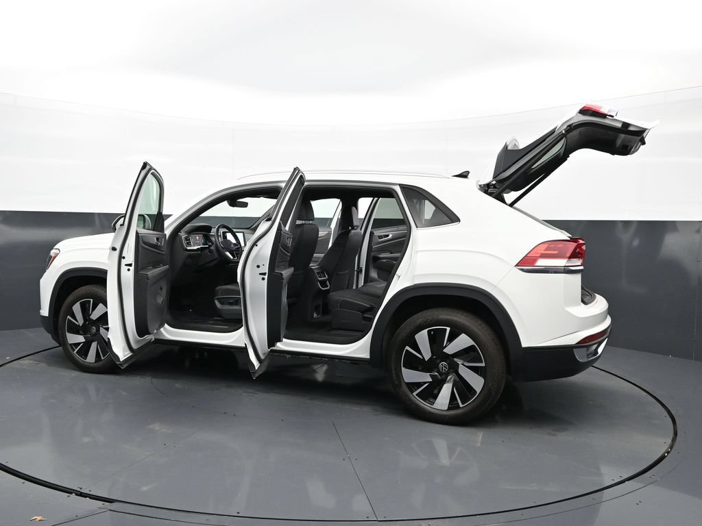 Used 2025 Volkswagen Atlas Cross Sport SE FWD image 46