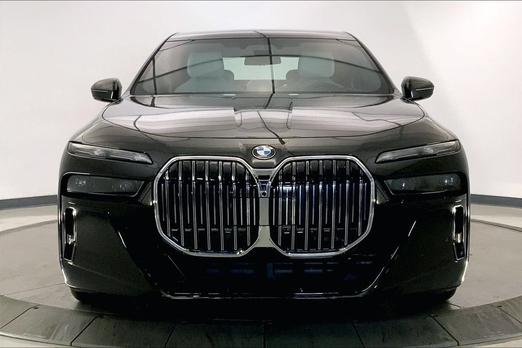 Certified 2023 BMW 760i xDrive w/ Executive Package AWD/4WD image 2
