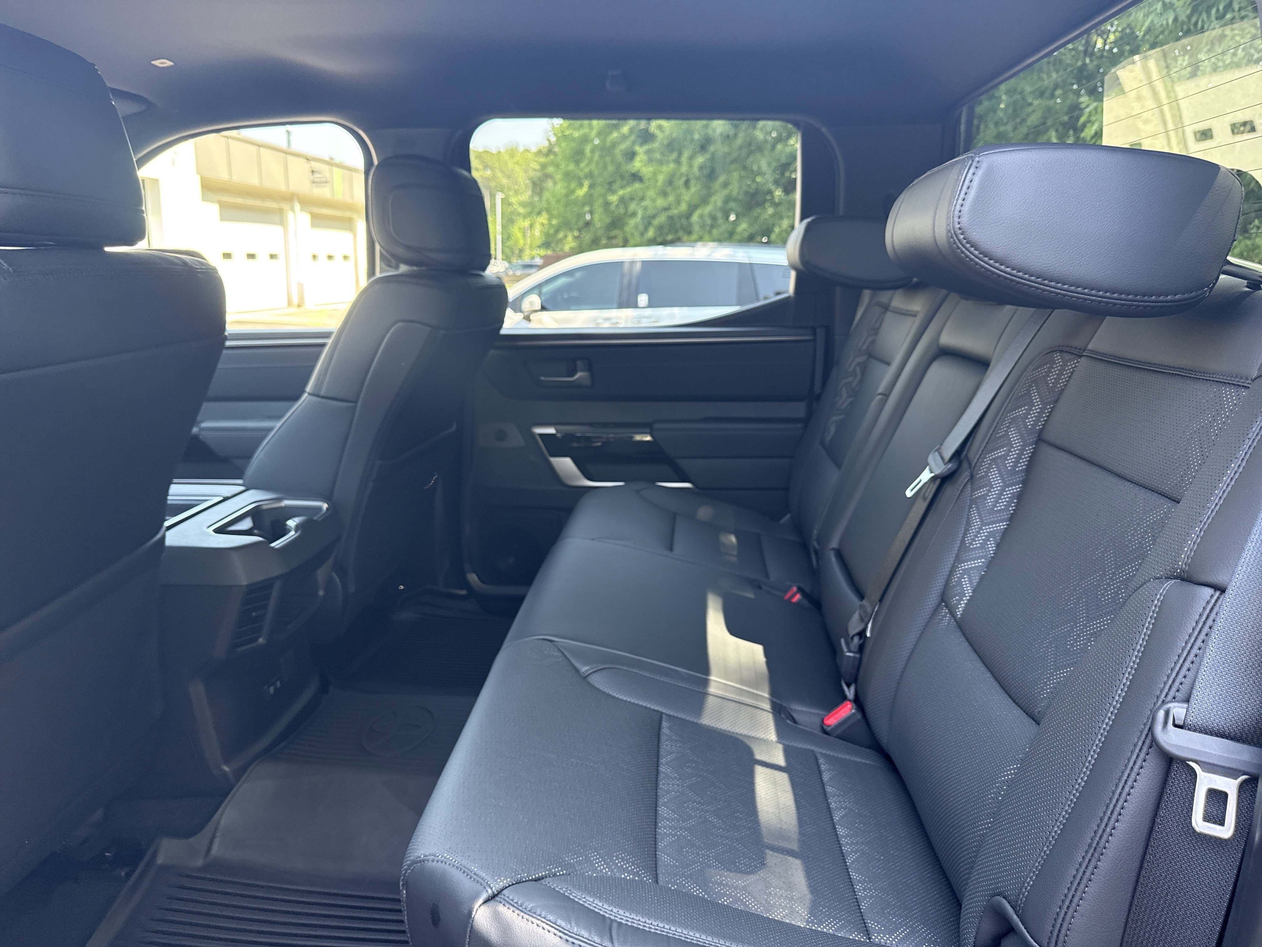 Used 2025 Toyota Tundra Limited AWD/4WD image 30