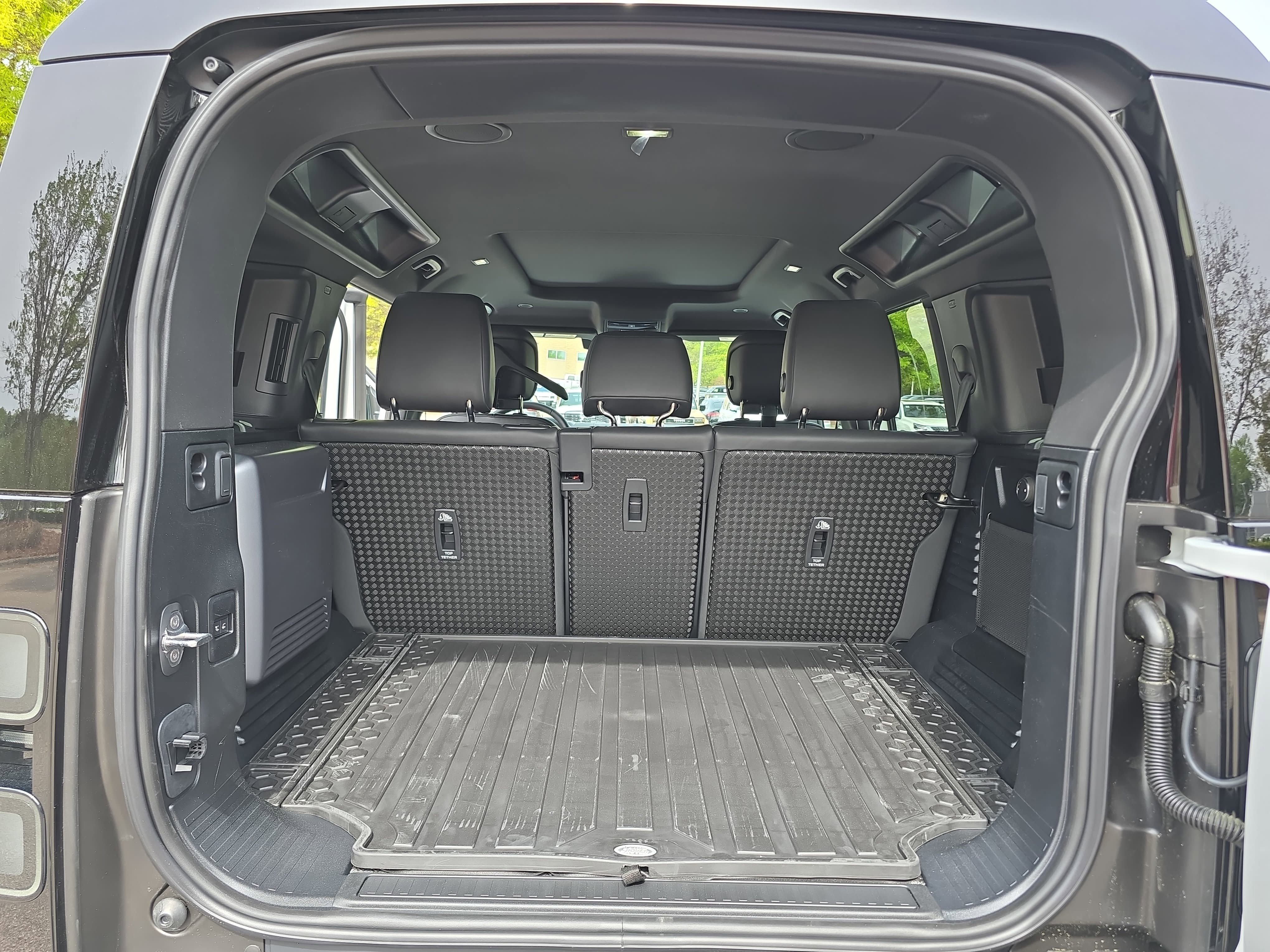 New 2026 Land Rover Defender 110 X-Dynamic SE AWD/4WD image 12