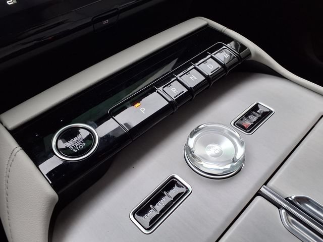 New 2026 Lincoln Navigator L Premier AWD/4WD image 12