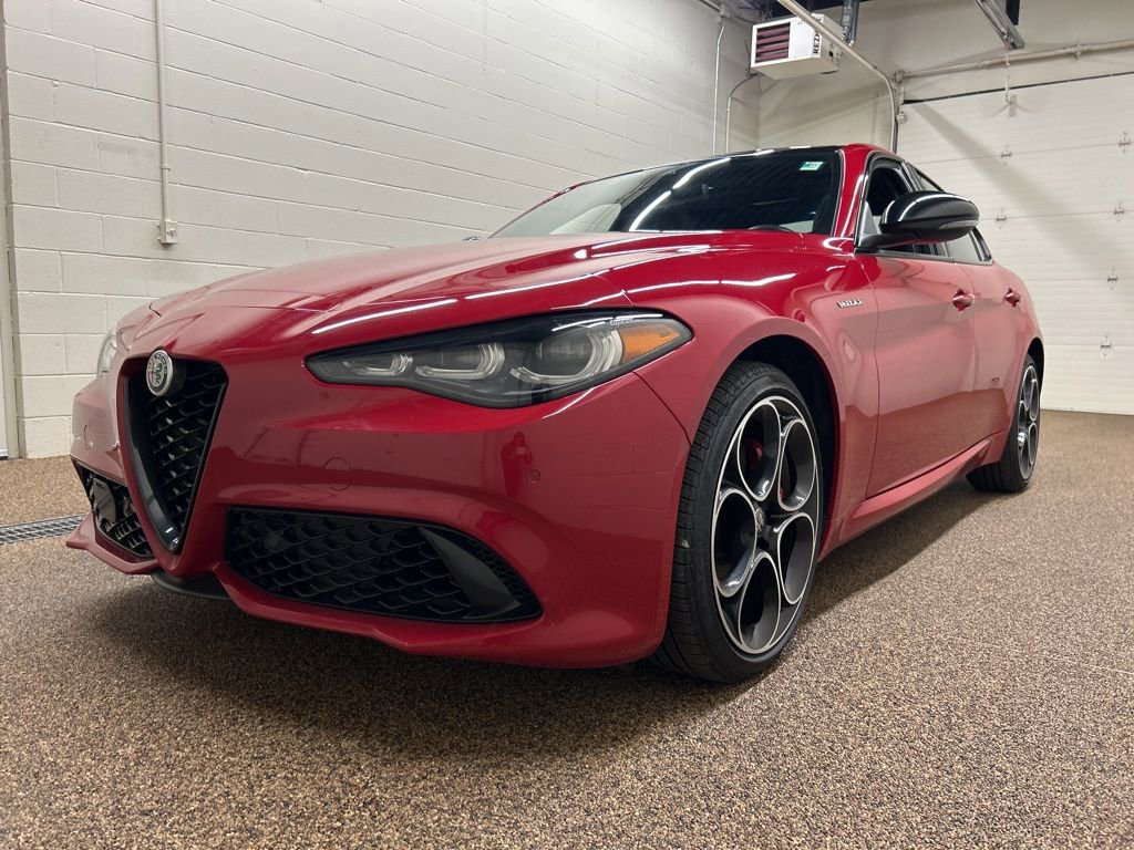 Used 2024 Alfa Romeo Giulia Veloce image 5
