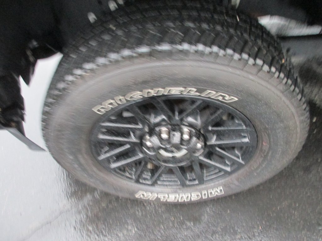 Used 2022 Ford F250 Lariat w/ Black Appearance Package image 14