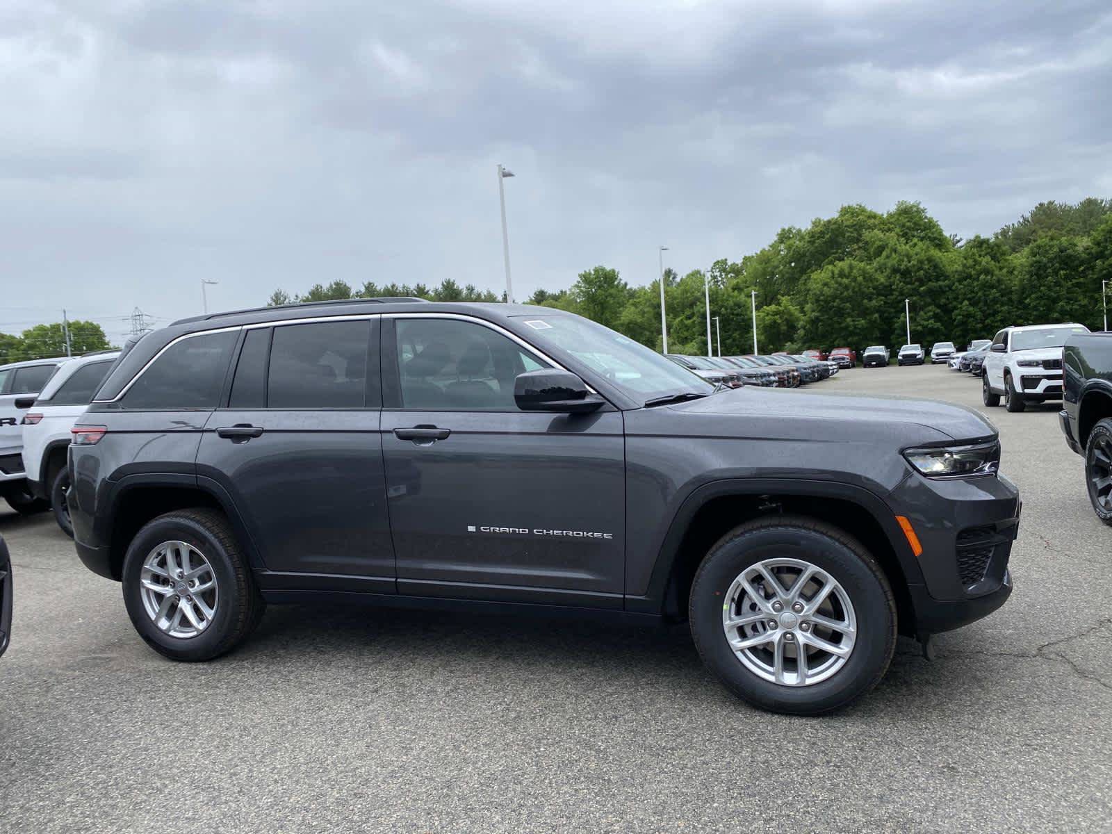 New 2026 Jeep Grand Cherokee Laredo X AWD/4WD image 2