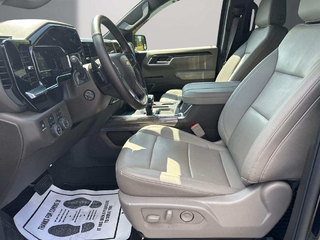 Used 2025 Chevrolet Silverado 1500 LTZ w/ LTZ Convenience Package II AWD/4WD image 12