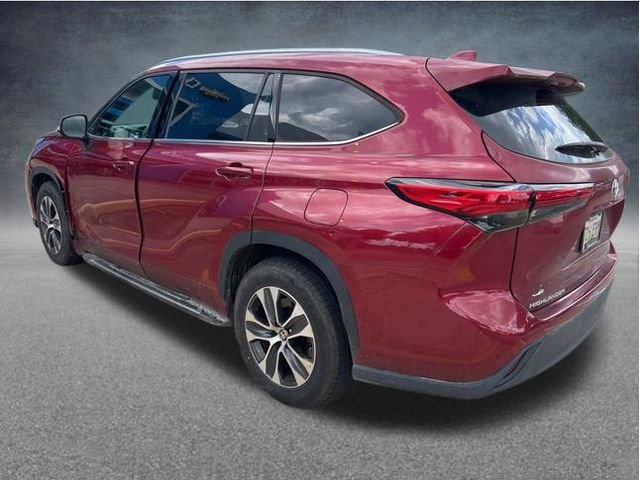 Used 2021 Toyota Highlander XLE FWD image 11