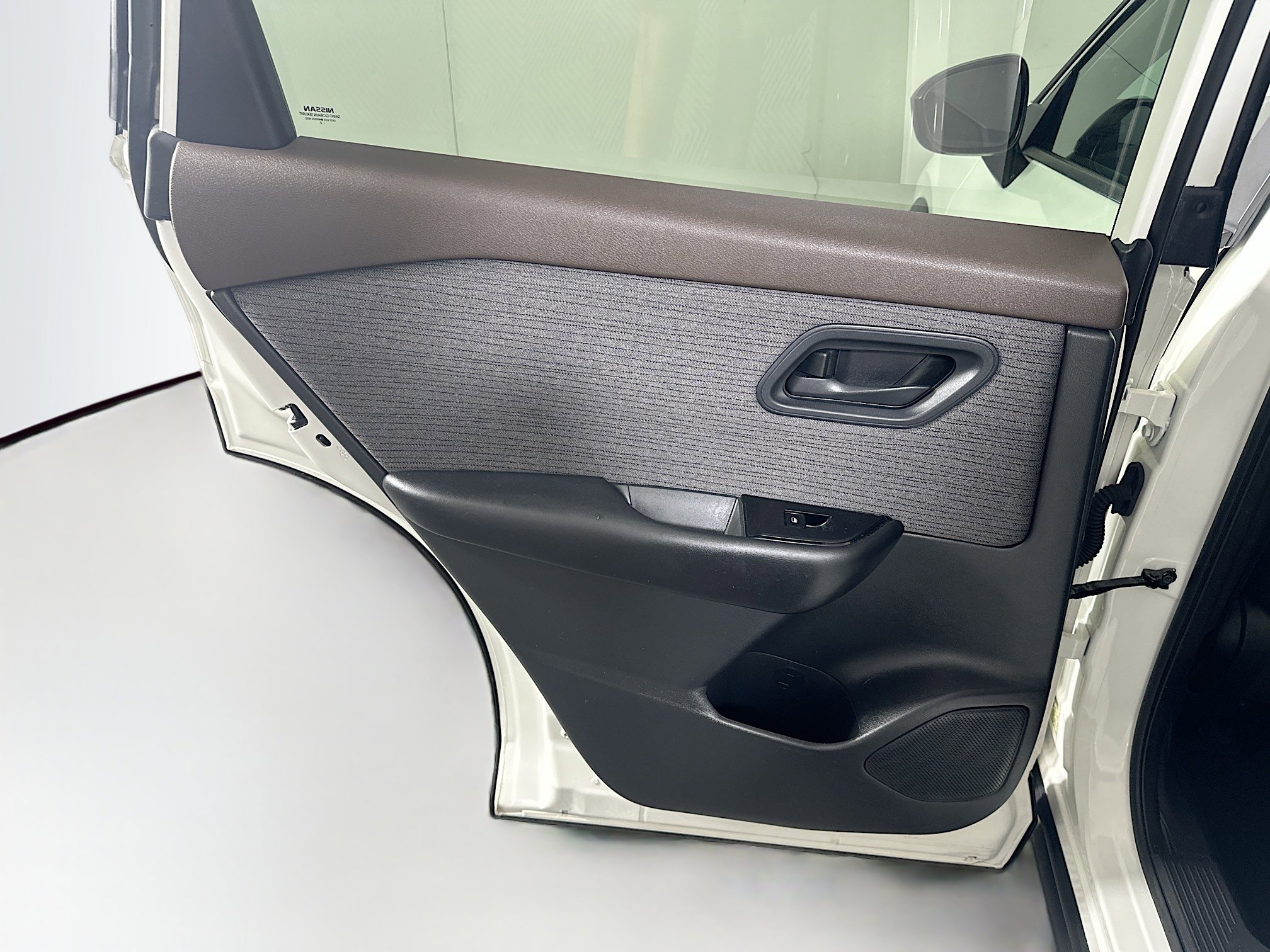 Used 2023 Nissan Rogue S image 25