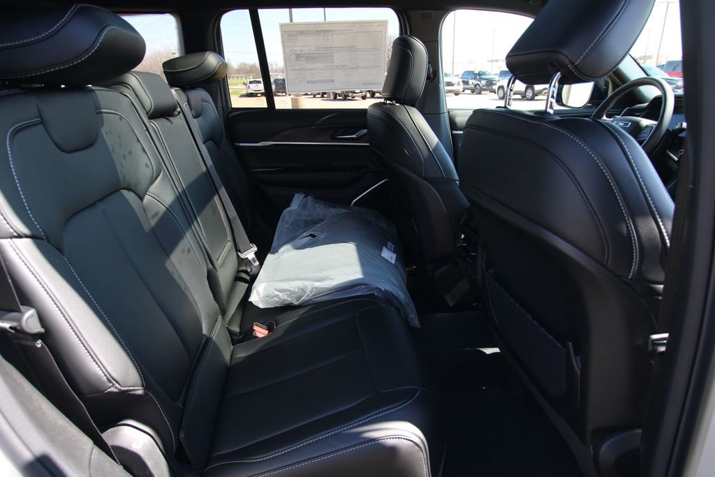 New 2026 Jeep Grand Cherokee Limited image 9