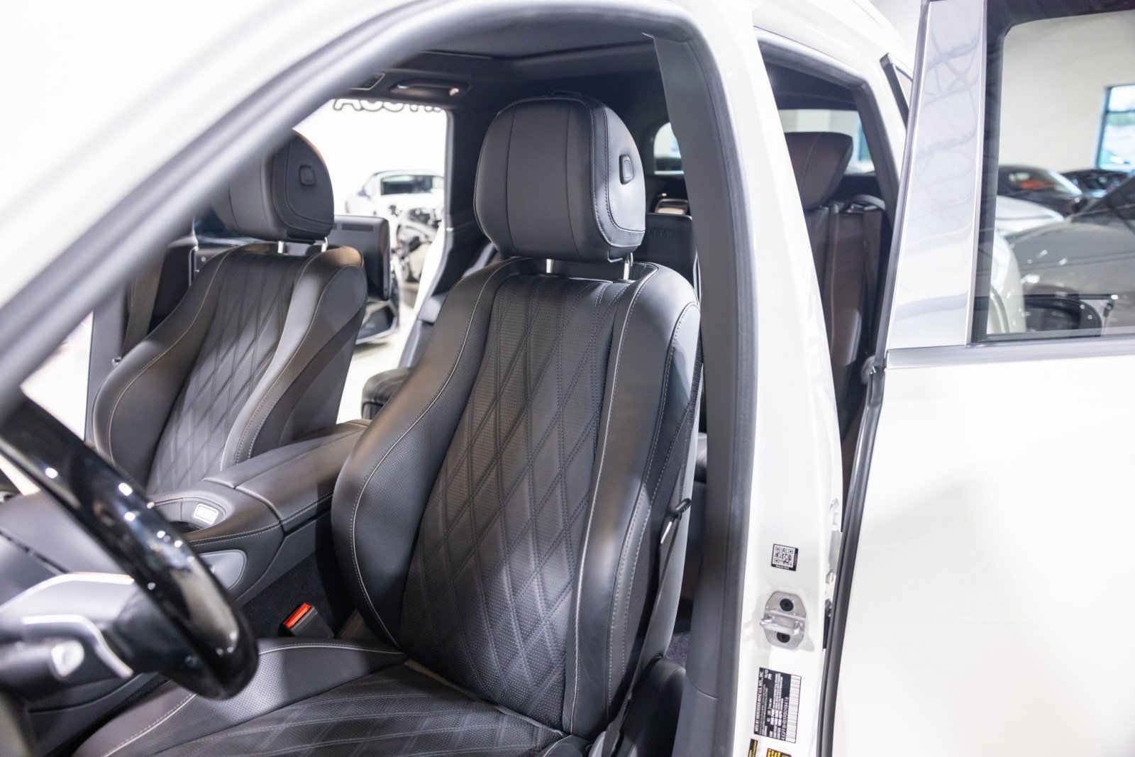 Used 2024 Mercedes-Benz Maybach GLS 600 4MATIC image 37