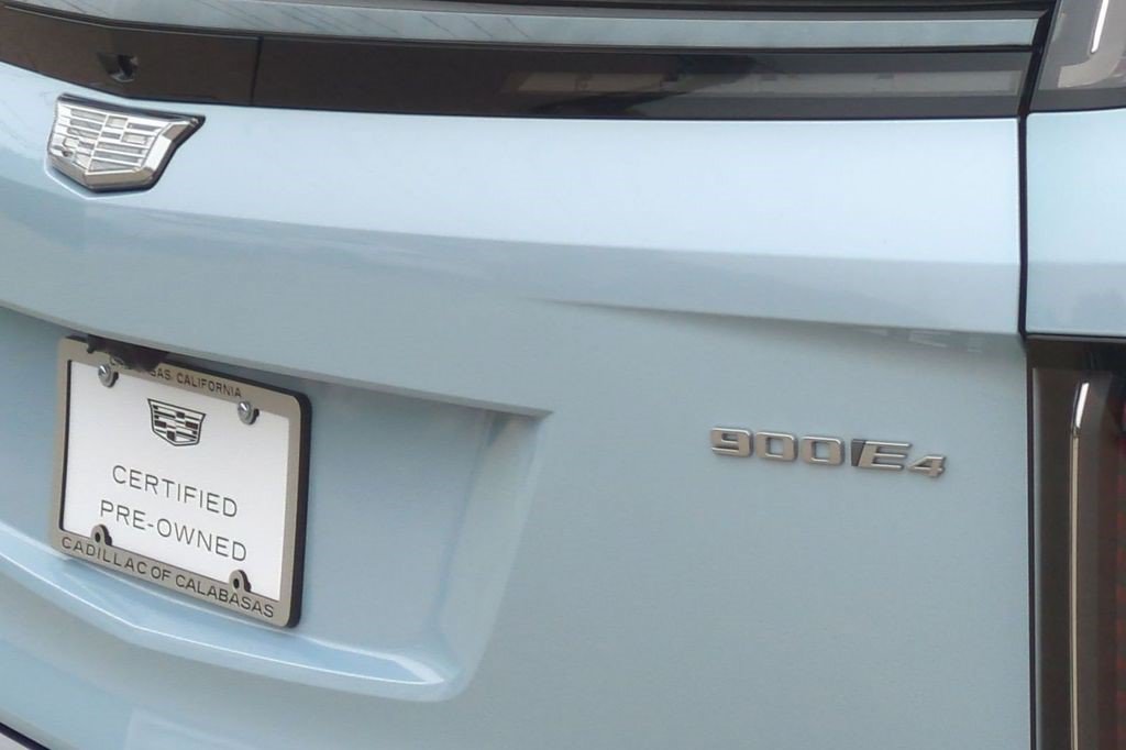 Certified 2026 Cadillac Vistiq Premium Luxury AWD/4WD image 23