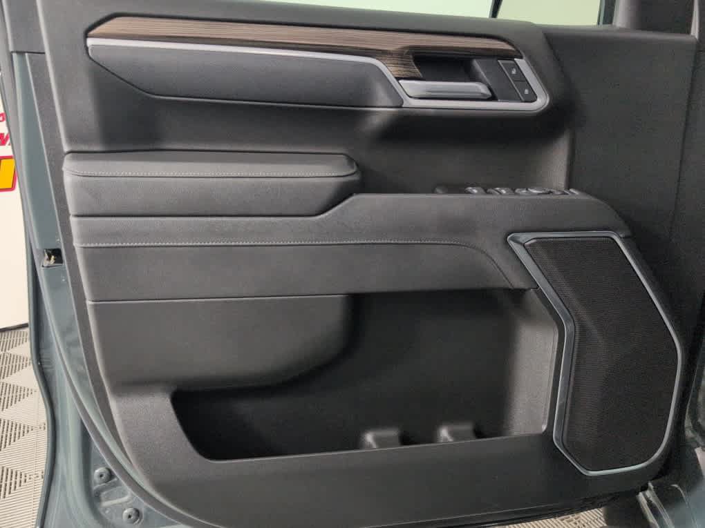 Used 2025 Chevrolet Silverado 1500 LT w/ Safety Package AWD/4WD image 18
